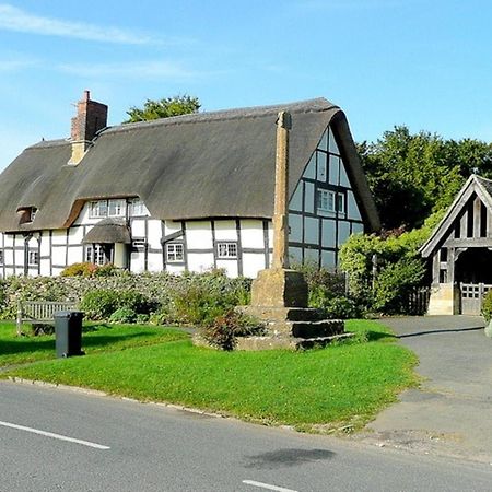 Stunning 5-Bed Cabin In Ashton Under Hill Evesham Bagian luar foto