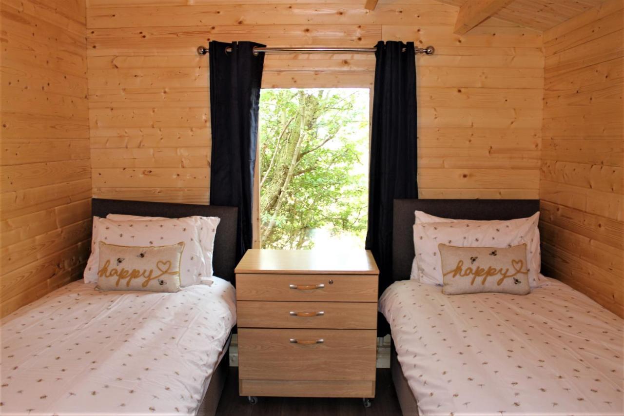 Stunning 5-Bed Cabin In Ashton Under Hill Evesham Bagian luar foto