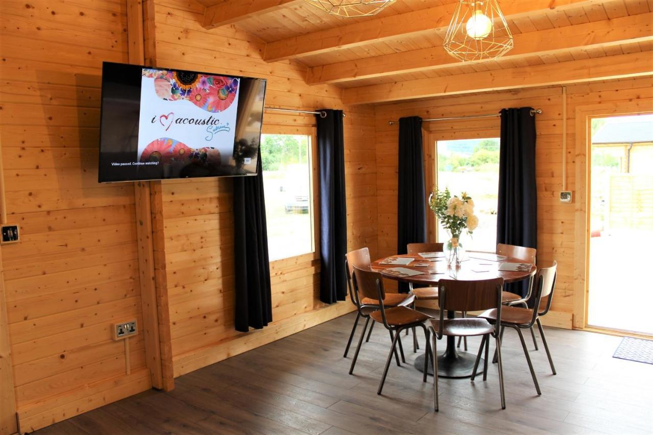 Stunning 5-Bed Cabin In Ashton Under Hill Evesham Bagian luar foto