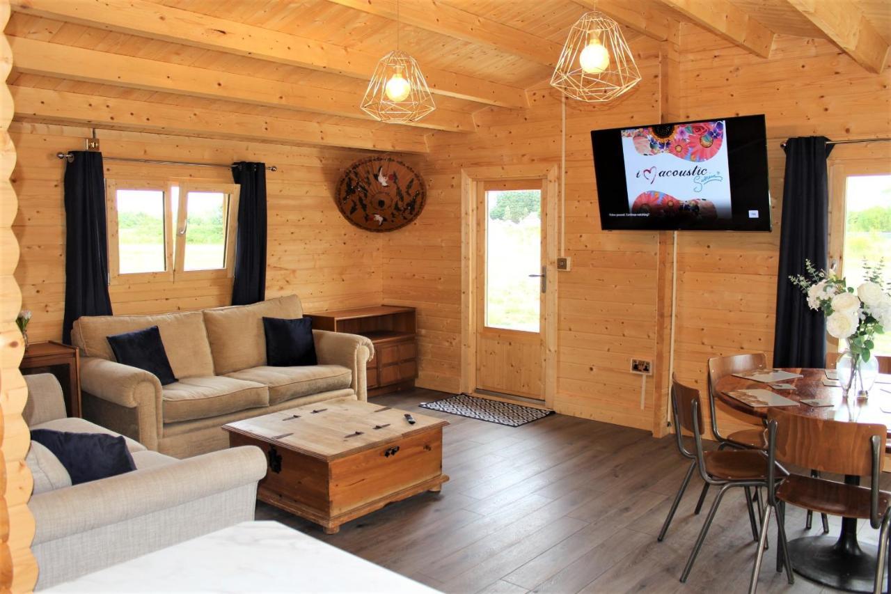 Stunning 5-Bed Cabin In Ashton Under Hill Evesham Bagian luar foto