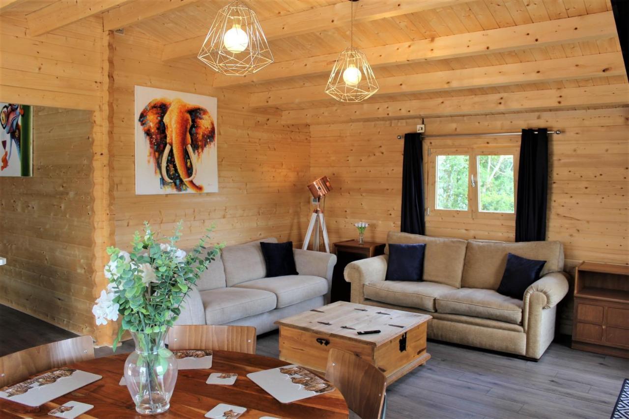 Stunning 5-Bed Cabin In Ashton Under Hill Evesham Bagian luar foto