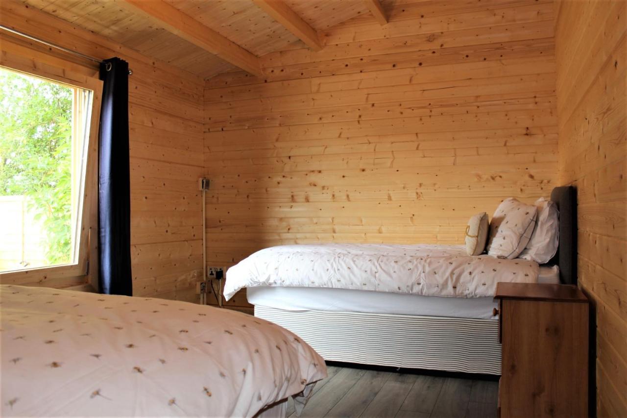 Stunning 5-Bed Cabin In Ashton Under Hill Evesham Bagian luar foto