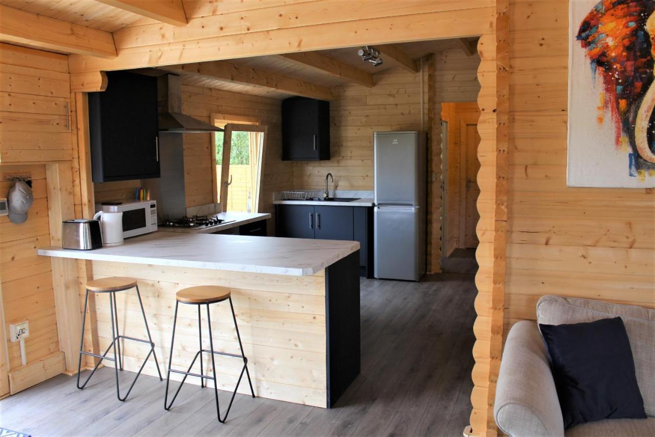 Stunning 5-Bed Cabin In Ashton Under Hill Evesham Bagian luar foto
